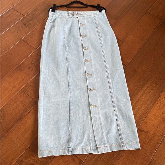 LIGHT WASH DENIM MAXI SKIRT | SLEEK NO-POCKET SILHOUETTE | BUTTON FRONT - Picture 3 of 14